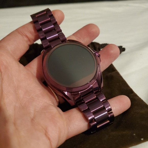 michael kors smartwatch not charging